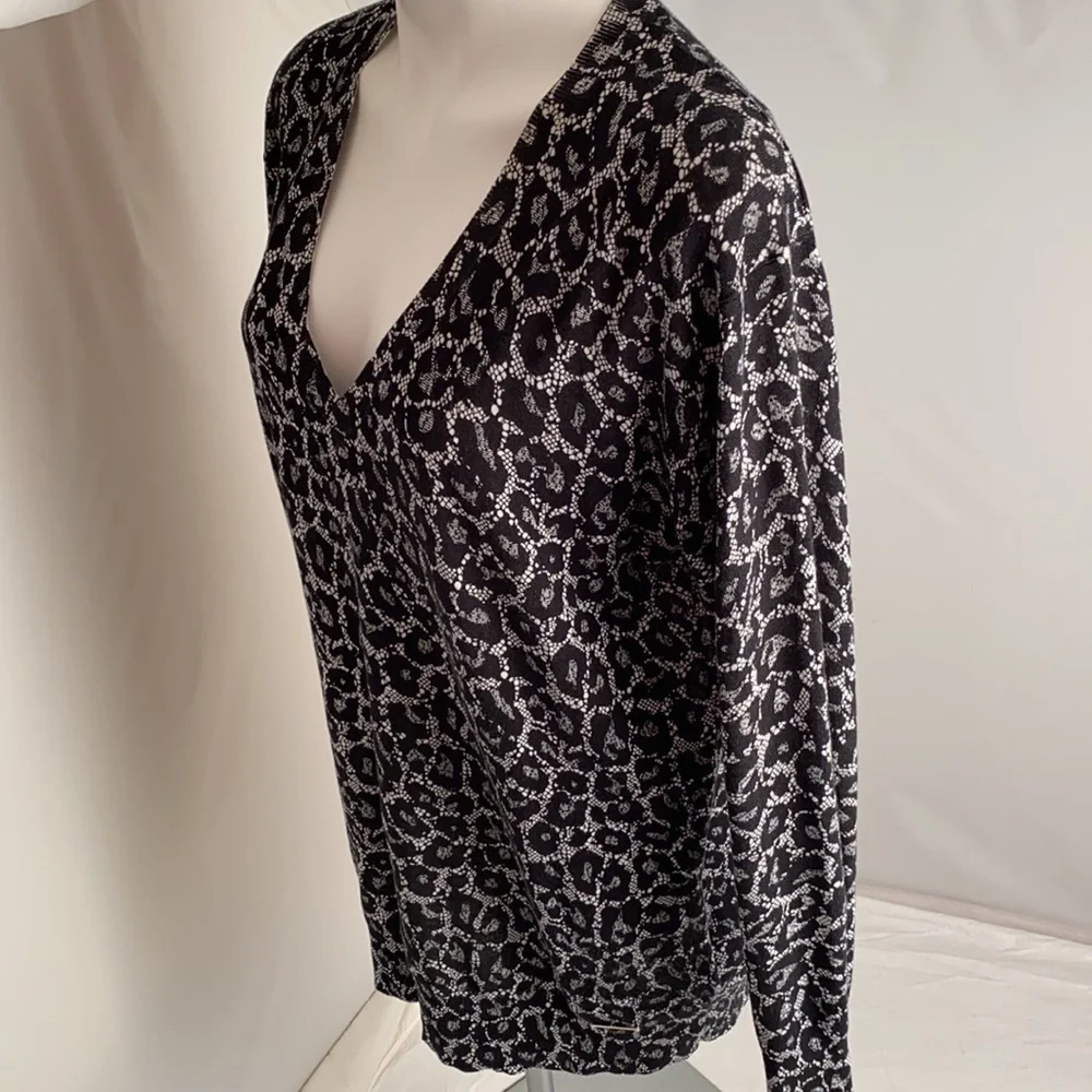 MICHAEL Michael Kors leopard print v-neck sweater